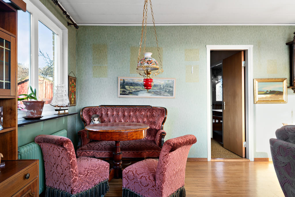 Vardagsrum med gott om plats för soffbord 