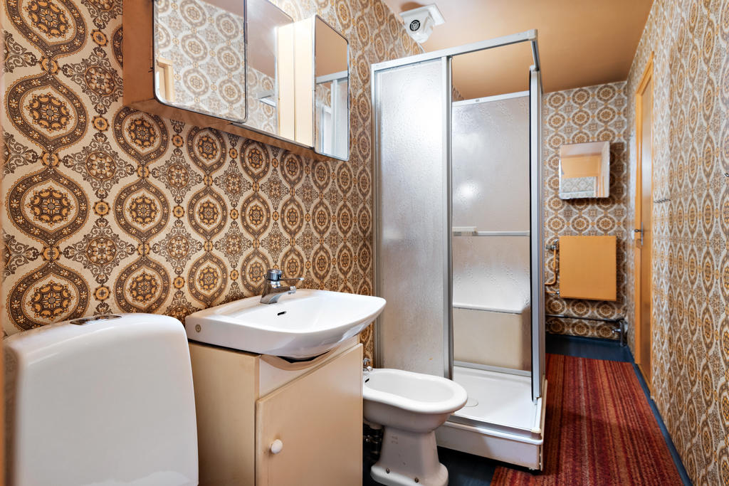 Badrum/Wc  med både duschkabin och badkar 