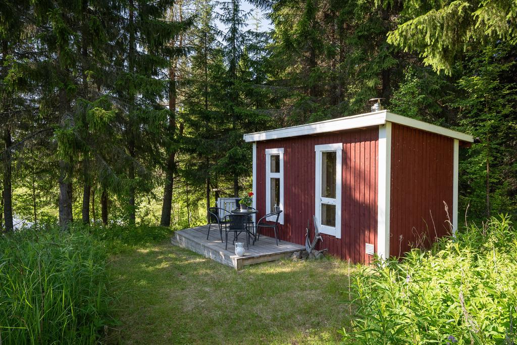 Vedeldad bastu vid älven
