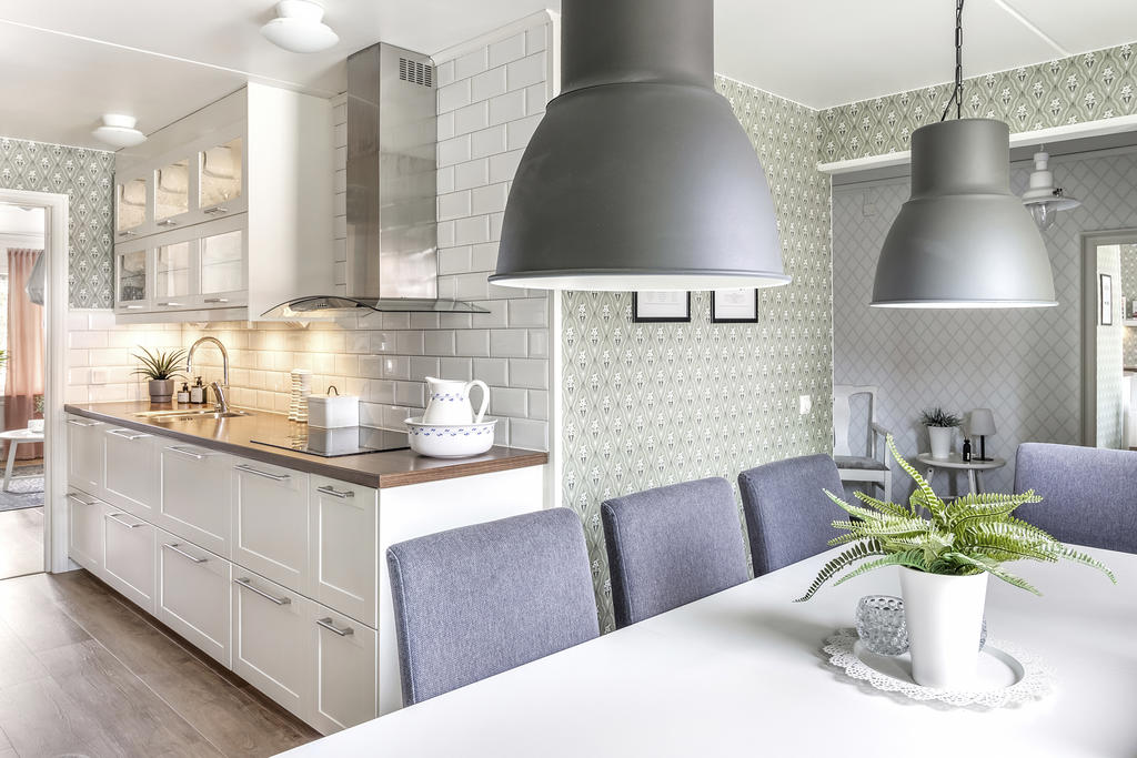 Stilfullt kök med rymlig matplats