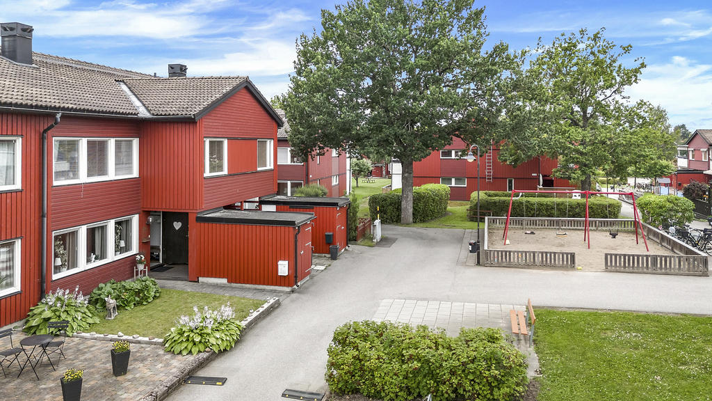 Trivsam innergård med uteplats