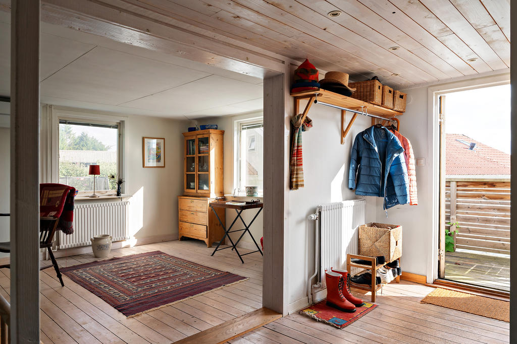 Välkomnade hall med plats för klädavhängning