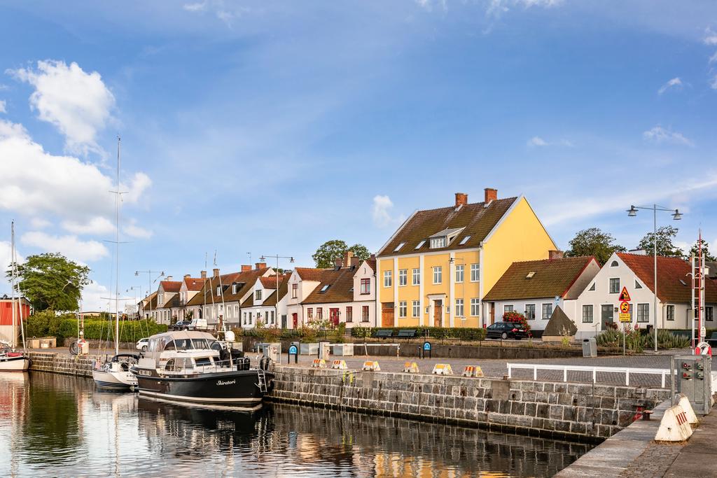 Simrishamns kommun har en lång tradition av sjöfart och handel, staden Simrishamn utvecklades starkt av sillfiske och landets största flotta av handelsskutor var här. Idag är Simrishamn och Skillinge handels- och fiskehamnar, övriga hamnar har säsongs- eller gästplatser för småbåtar.