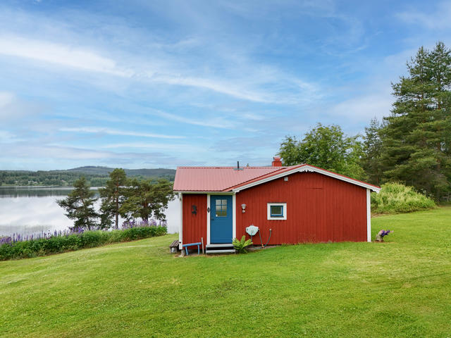 Högt läge med härlig utsikt ut över sjön