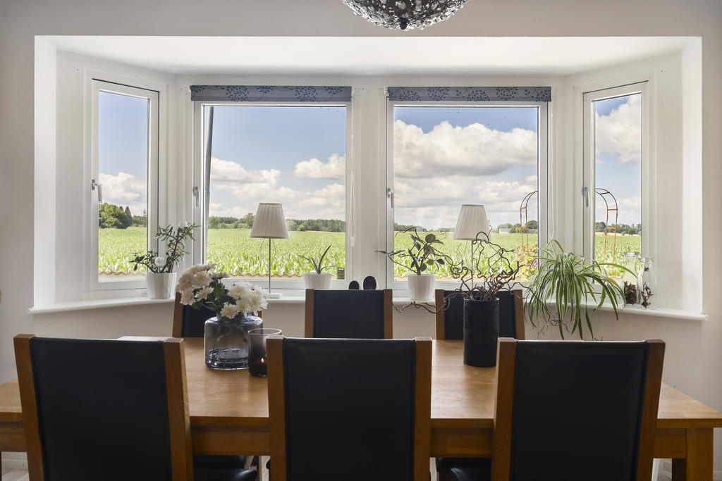 Burspråk med fin utsikt över fält