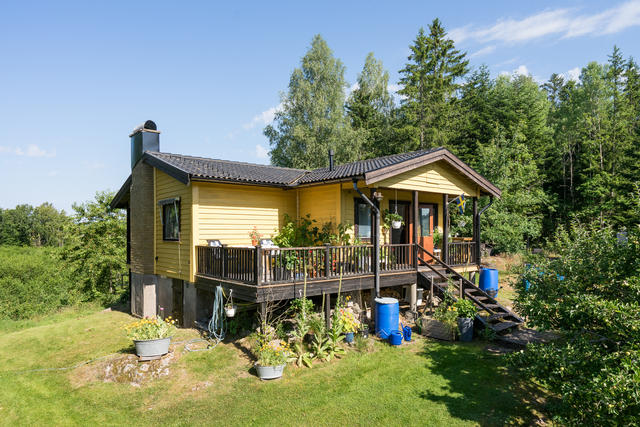 Välkommen till Sköttevattnet 7! Ett charmigt fritidshus, lantligt beläget med många soltimmar! 