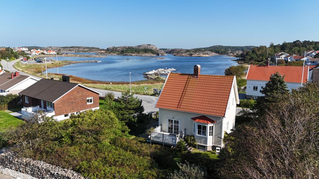 Baksidan huset med möjligheter för att Attefallshus.