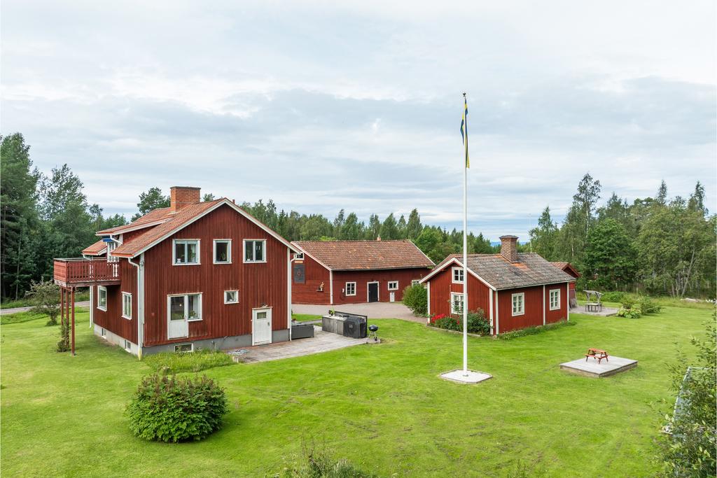En mycket välskött och trevlig fastighet.