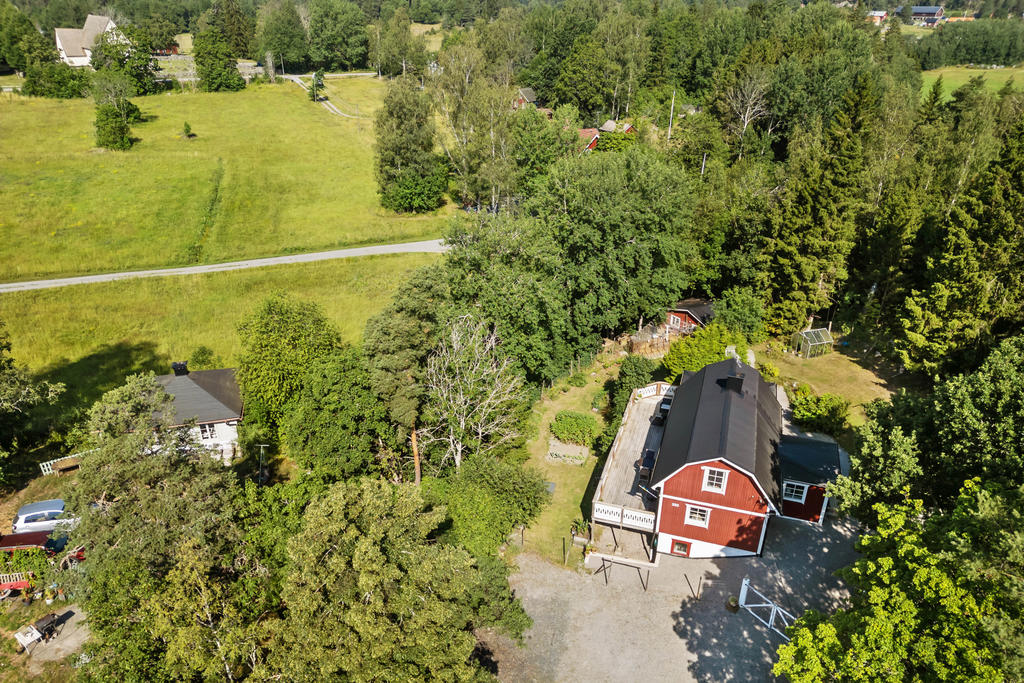 Drönarbild över fastigheten