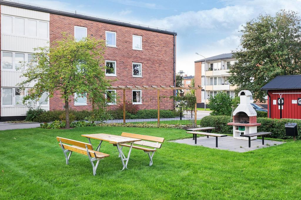 Gemensam grillplats på innergården