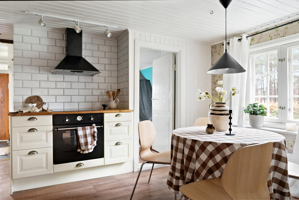 Matplats vid fönstret