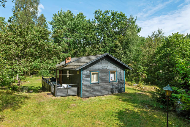 Exteriör. Härligt solig tomt. 