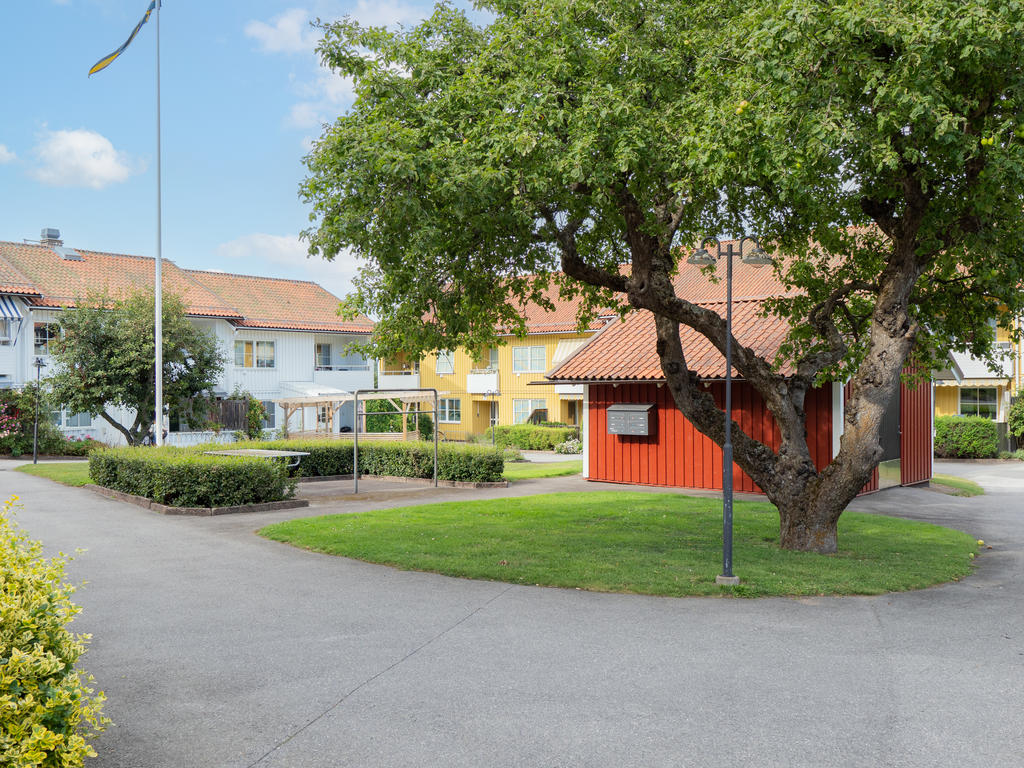 Trevlig innergård med gemensam pergola