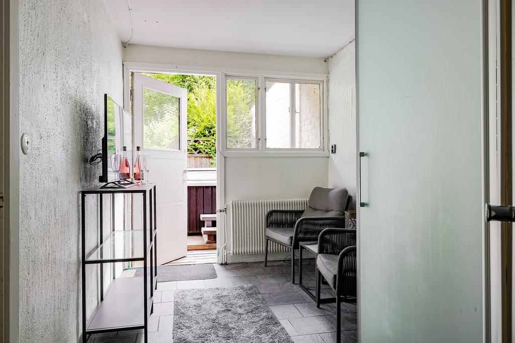 Relaxen i anslutning till spabadet på altanen