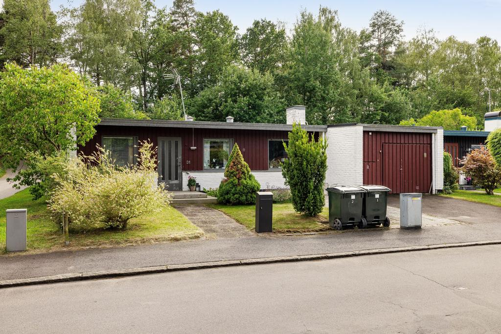 Enplans hörnradhus i populära Hallberga