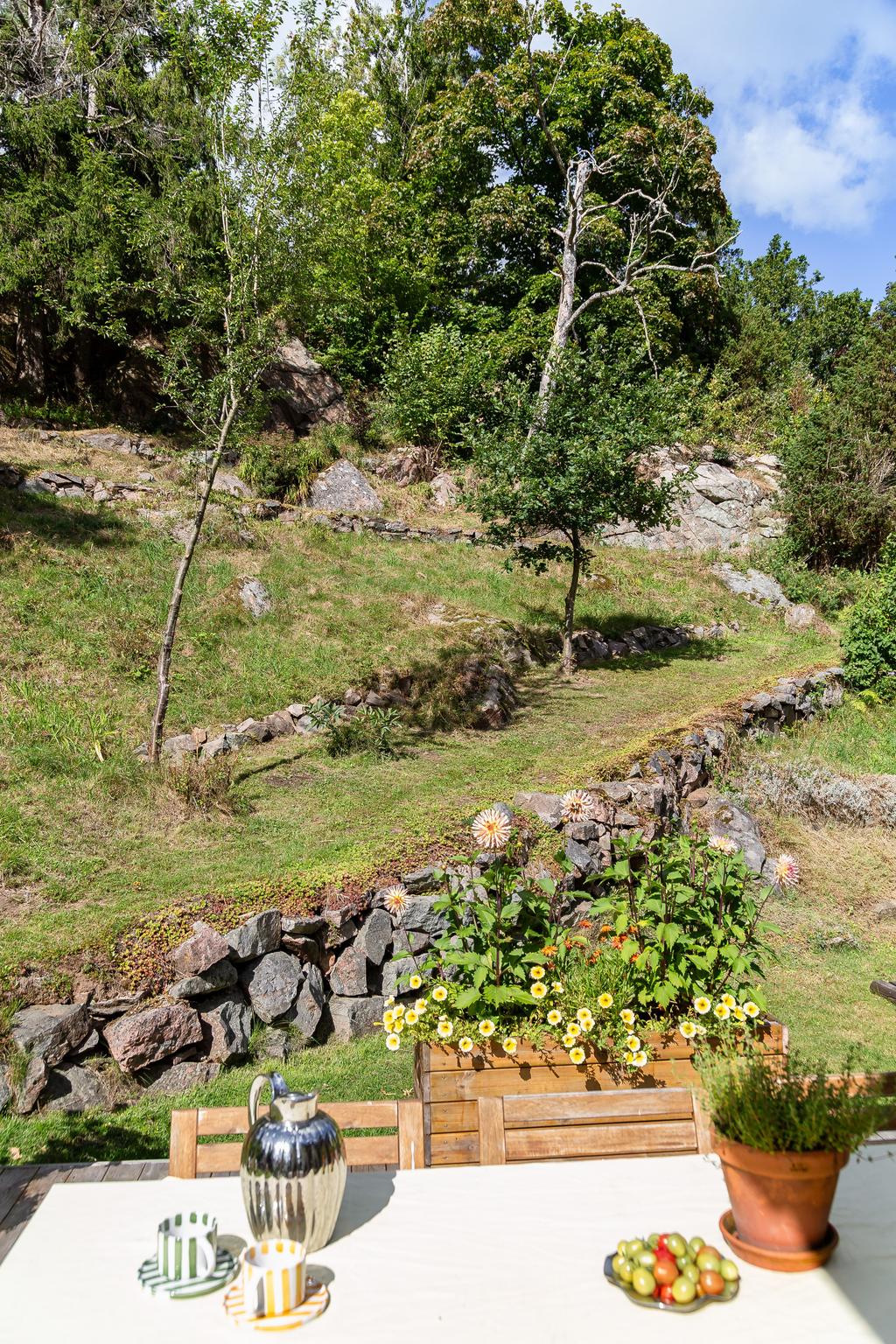 Här kan ni gå längs med stigen upp på berget till en utsiktsplats