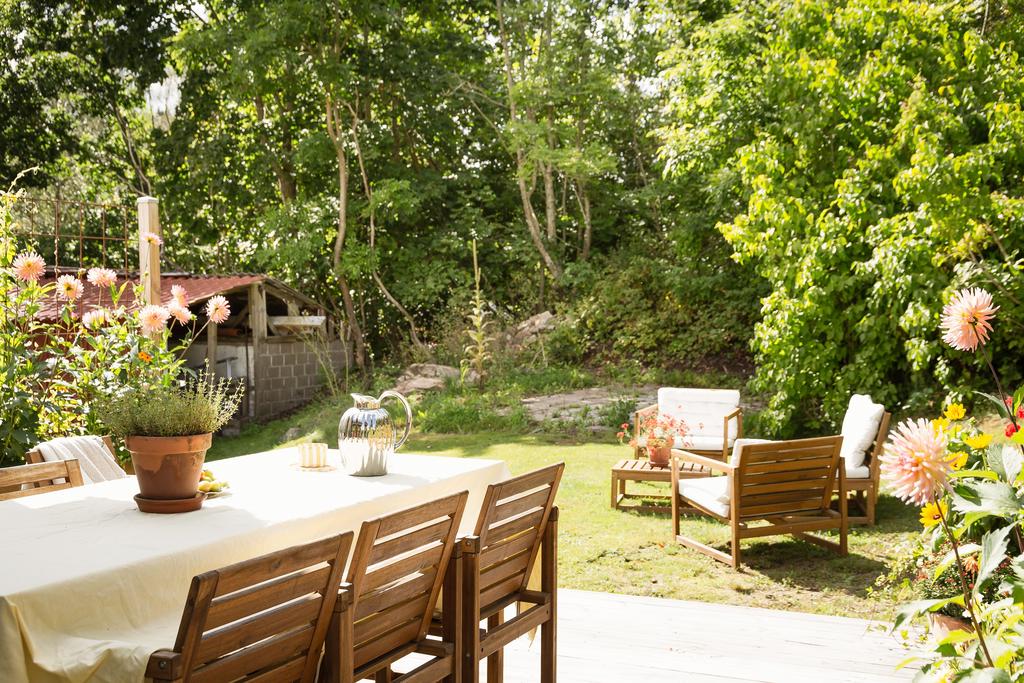 Även i trädgården passar det bra för en extra uteplats, perfekt som loungehörna