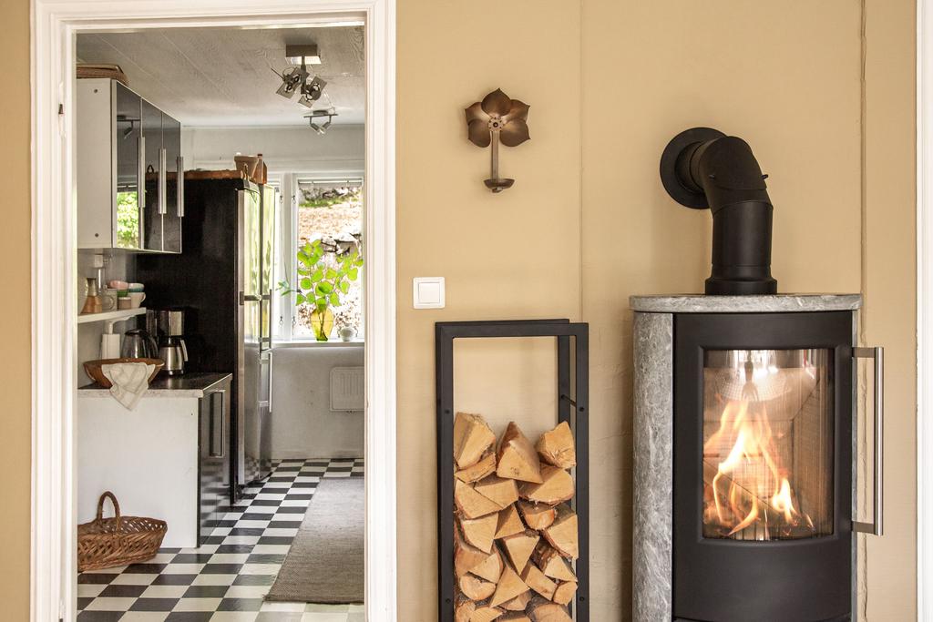 Vyn från matplatsen och in mot köket