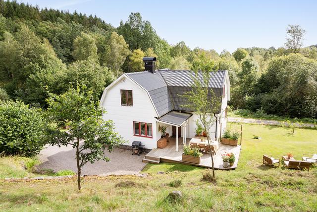 Varmt välkomna till Okome-Boarp 105 och detta mysiga läge!