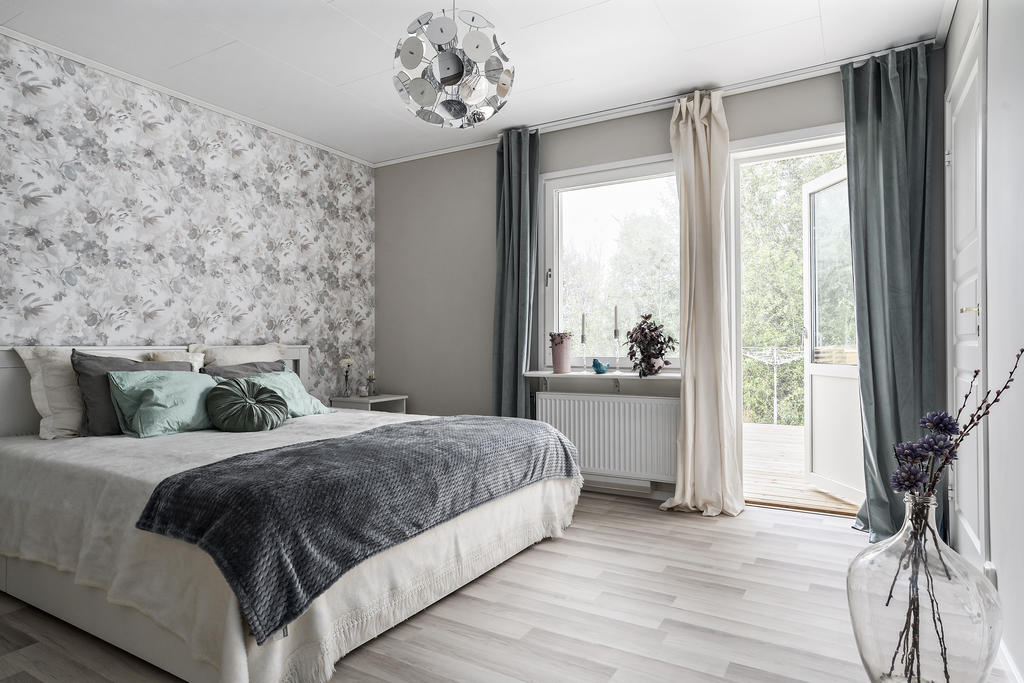 Masterbedroom med klädkammare