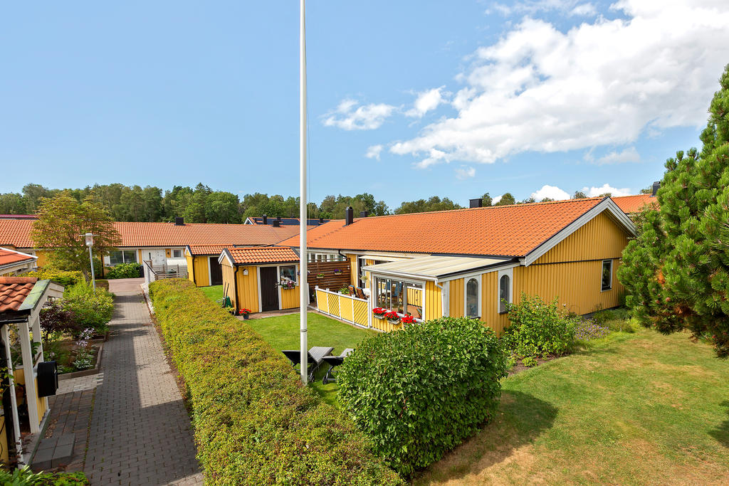 Välkommen till detta fina 1-planshus på Melongatan 151.