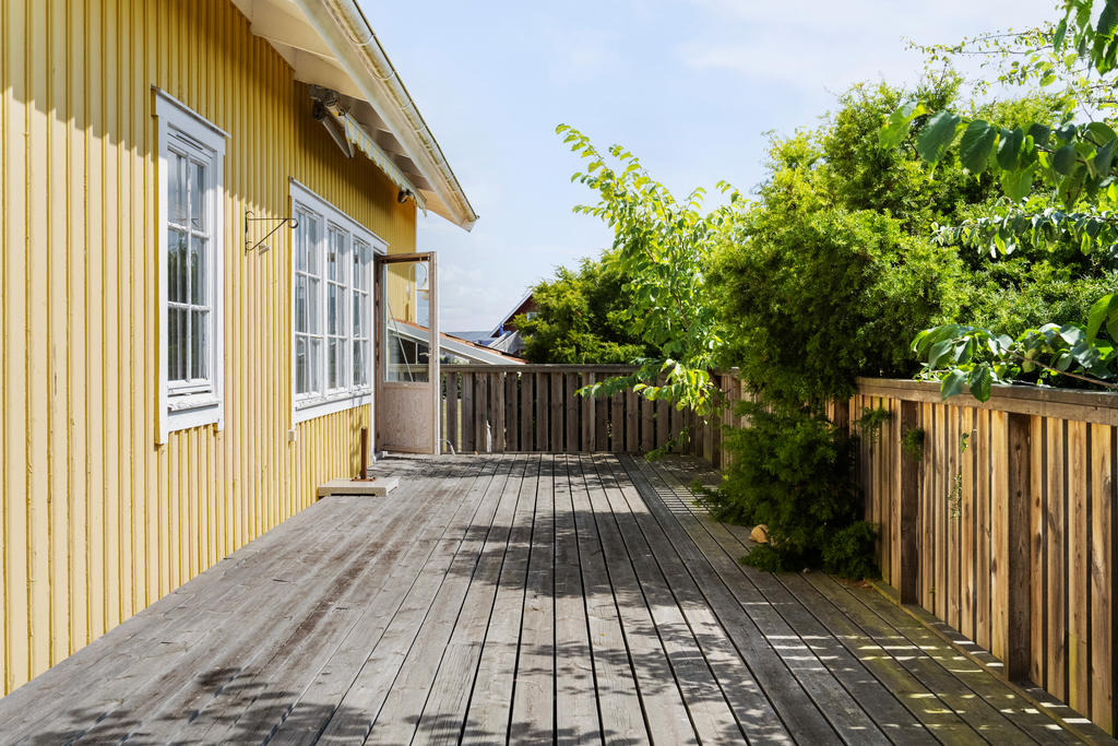 Terrass i sydvästläge! Med utgång från vardagsrum.
