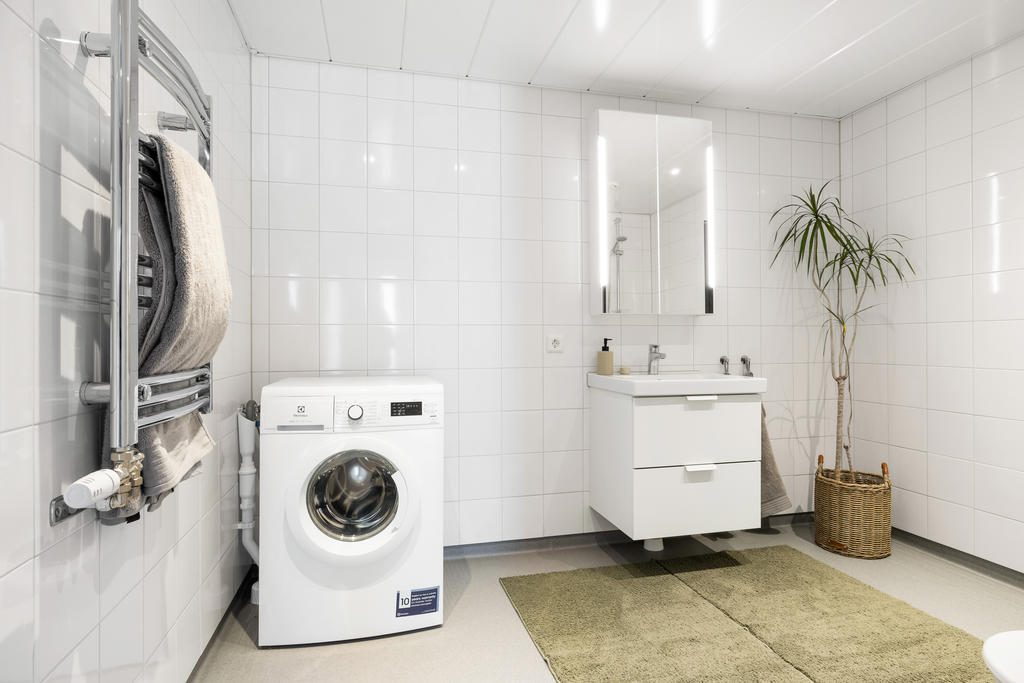 Ljust och modernt badrum