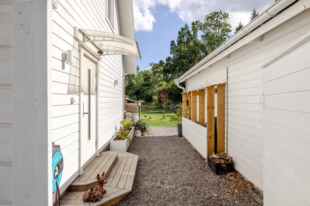 Mellan hus och garage
