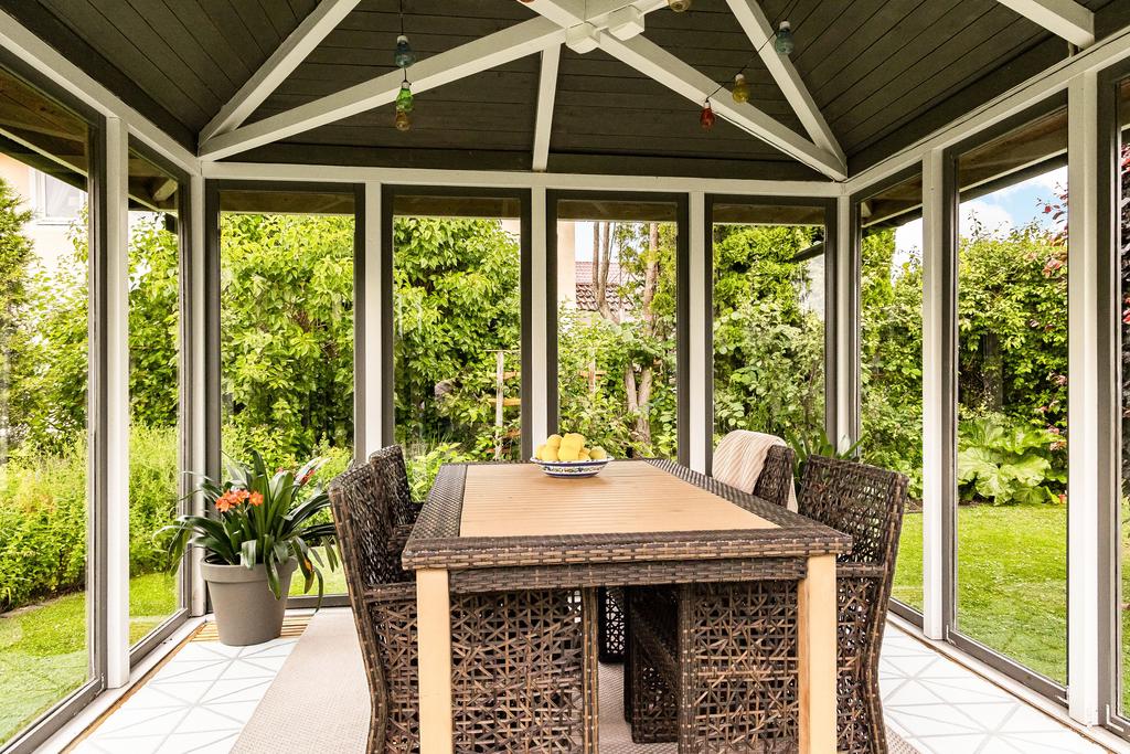 Inglasad pergola på ca 3x3 meter. Indragen el. 