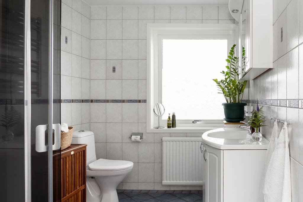 Helkaklad dusch/wc - ovanvåningen