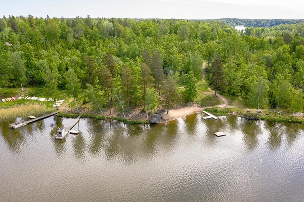 Fållöknas bad och båtplats vid sjön Nedingen