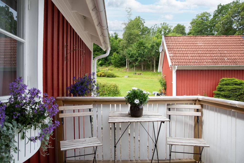 Liten sittplats på framsidan.