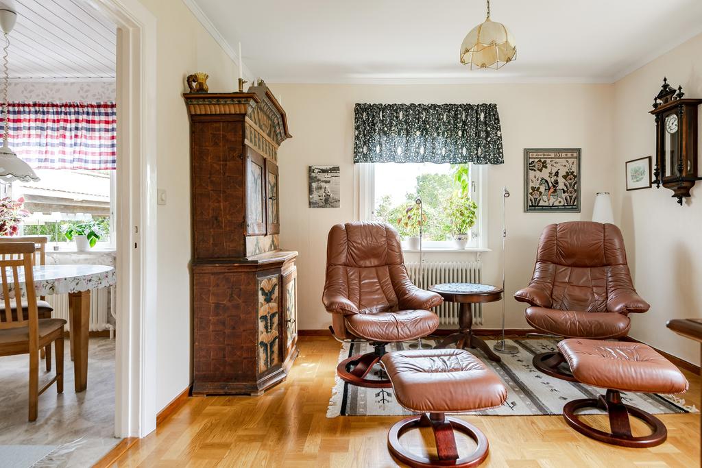 Rum intill köket som kan bli del av ett större vardagsrum alternativt ett extra sovrum.