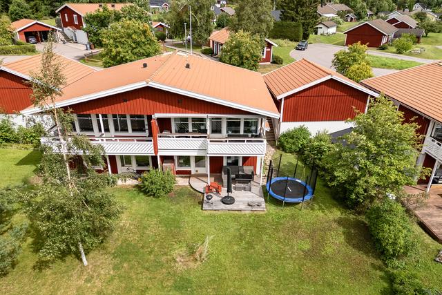 Balkong, altan och plats för lek!