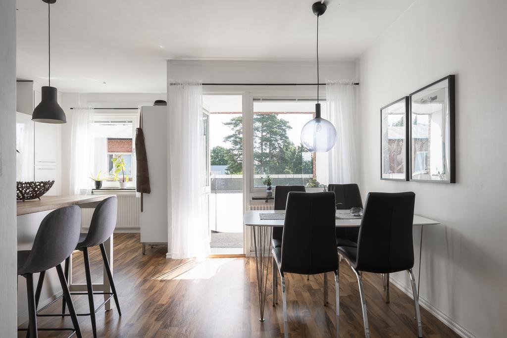 Kök med utgång till mysig balkong