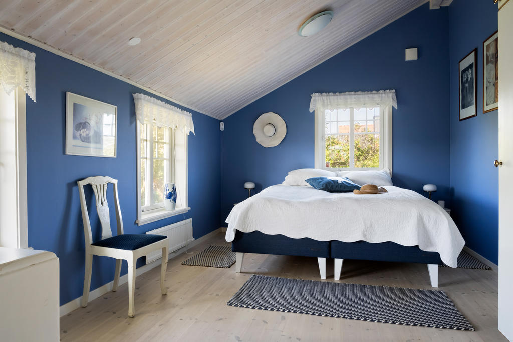 Master bedroom med gott om plats för dubbelsäng och även egen walk-in closet om så önskas!