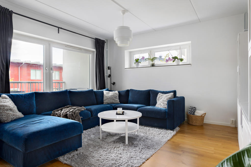 Fina fönsterpartier i två väderstreck gör det ljust och trevligt 