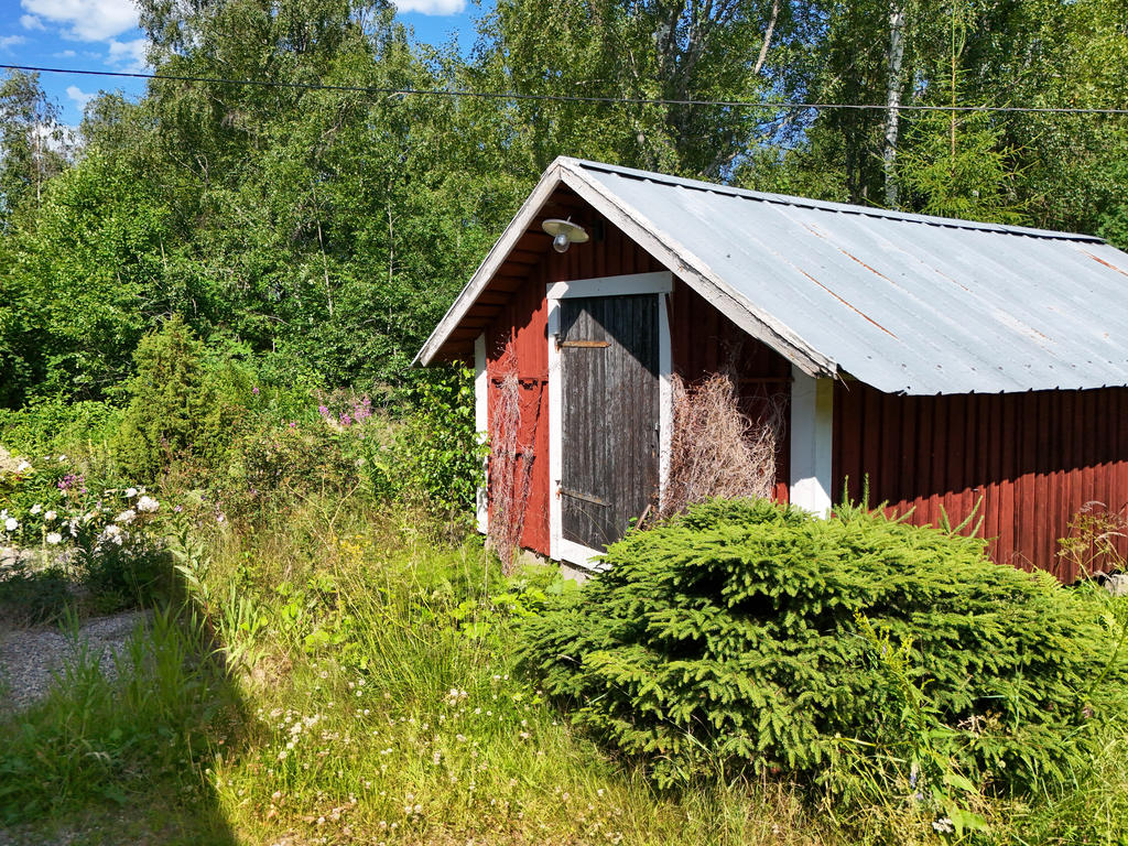 Uthus i äldre skick. 