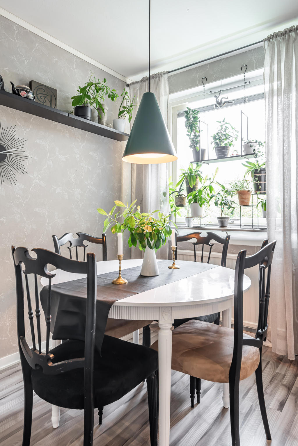 Matplats vid fönster