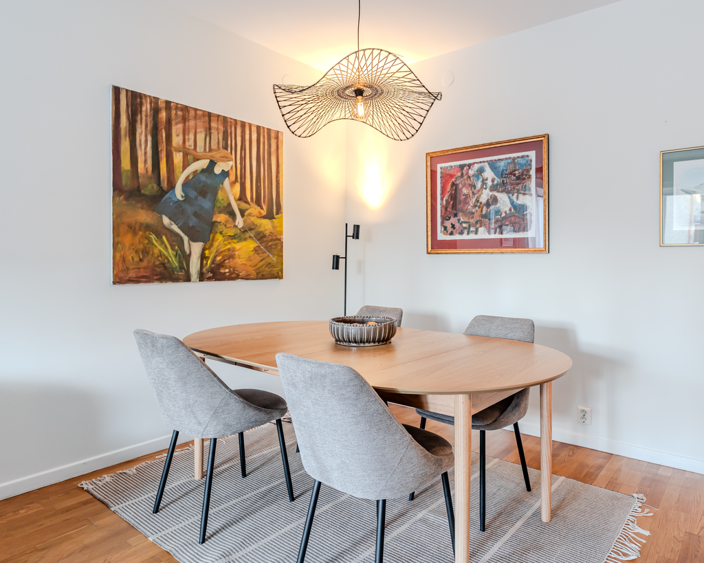 Matplats i vardagrummet