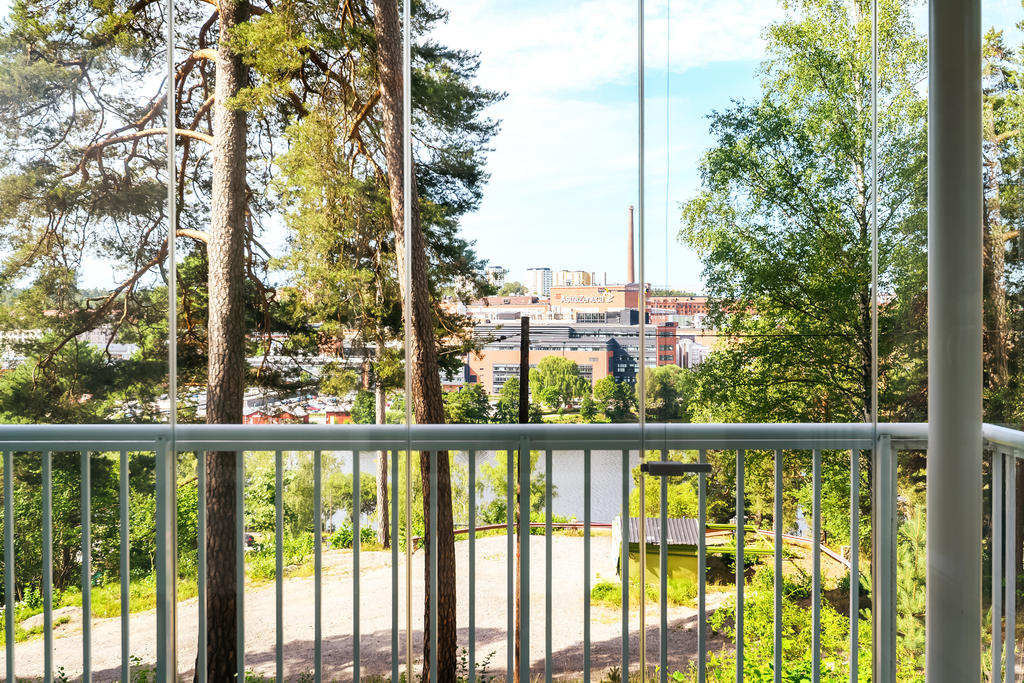 Utsikt mot mälaren från balkong