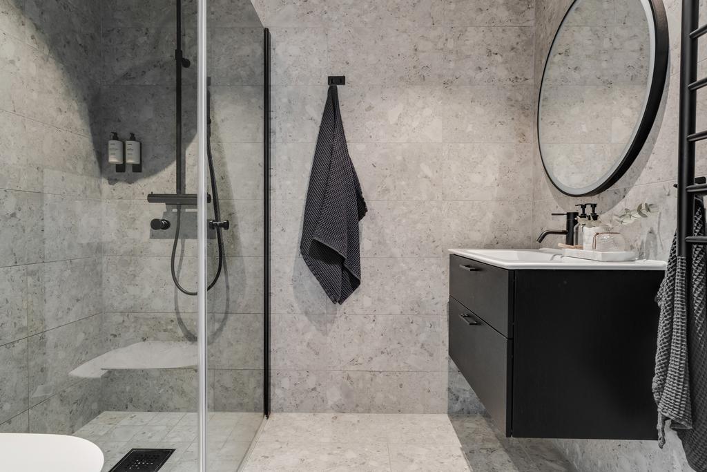 Badrum med exclusiva materialval 