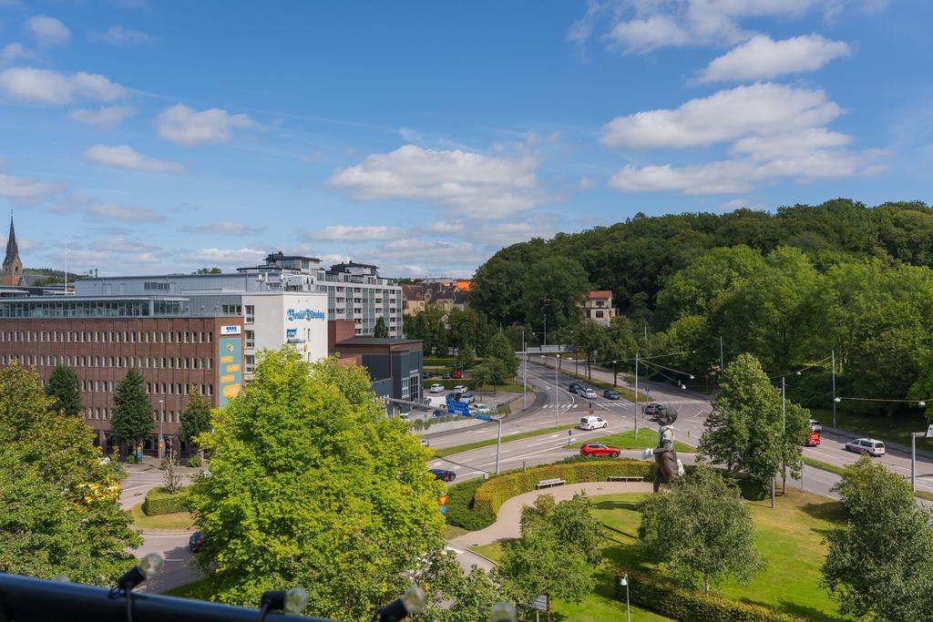 Balkongen har magisk utsikt över Annelundsparken