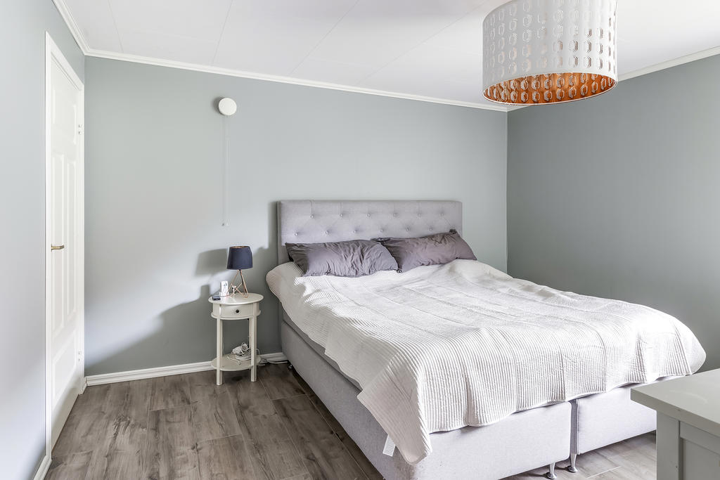 Sovrum 1 med walk-in-closet