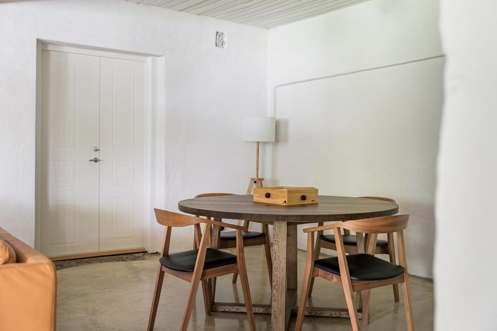 Utgång till trädgård från vardagsrummet 