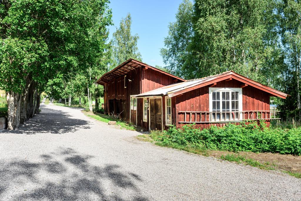 Uthuslänga med förvaring etc.