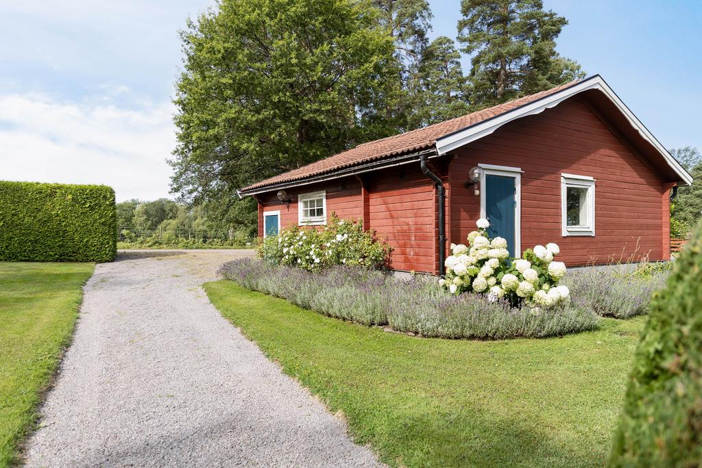 Isolerat dubbelgarage med förråd