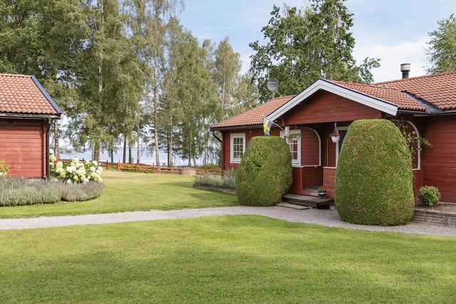 Välkomnande entré med vy mot Glan