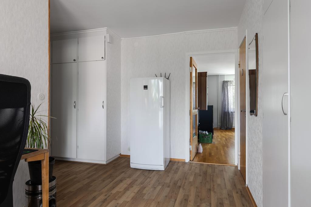 Hall samt vy mot vardagsrum