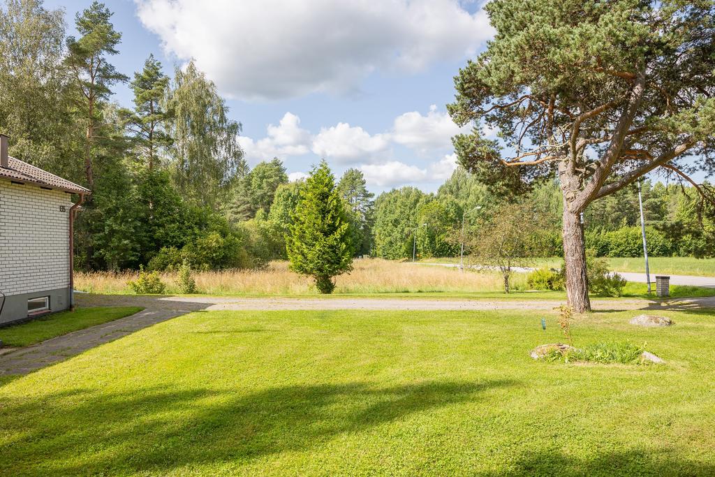 Tomt på husets framsida